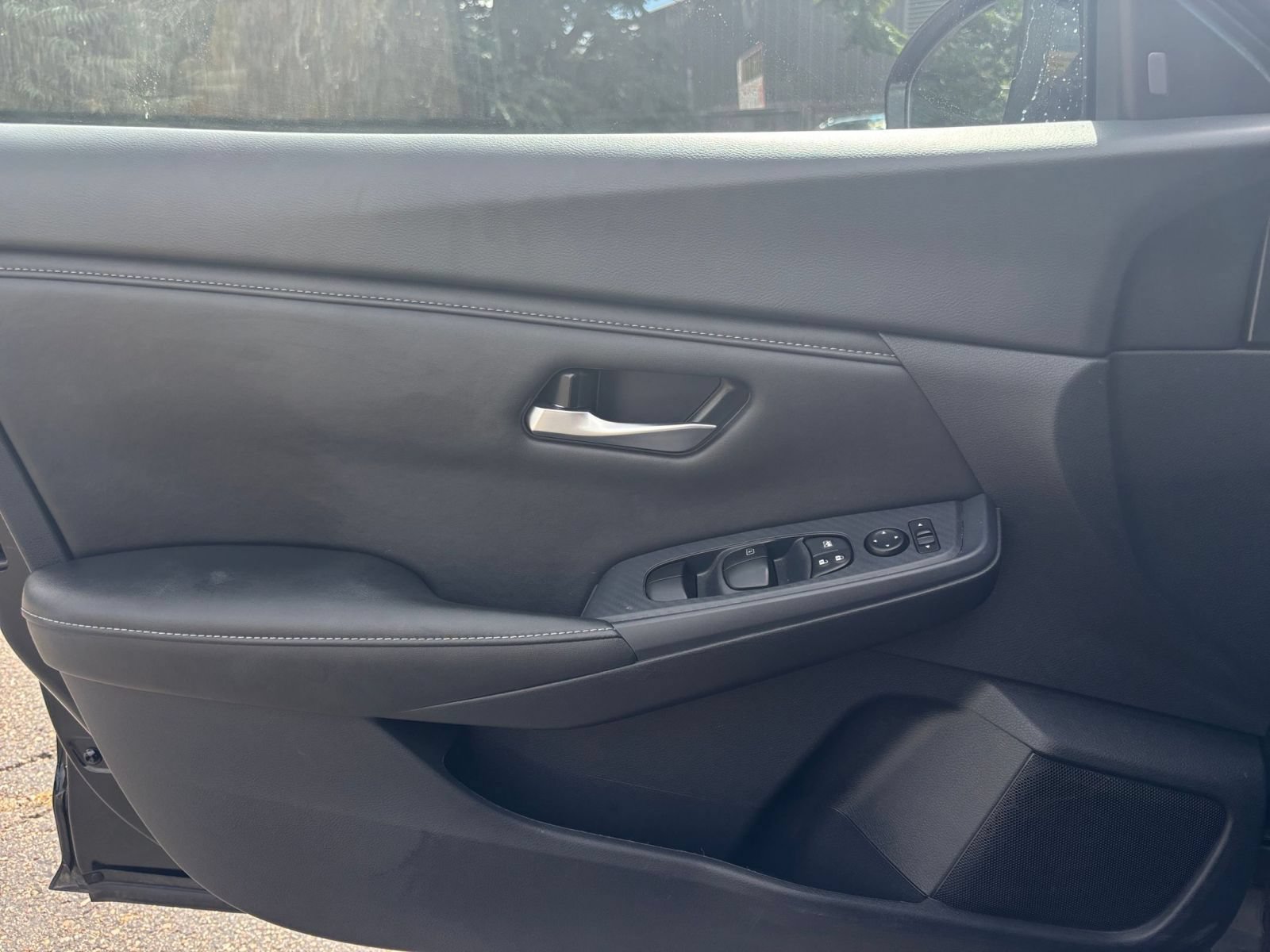 Used 2025 Nissan Sentra SV FWD image 18