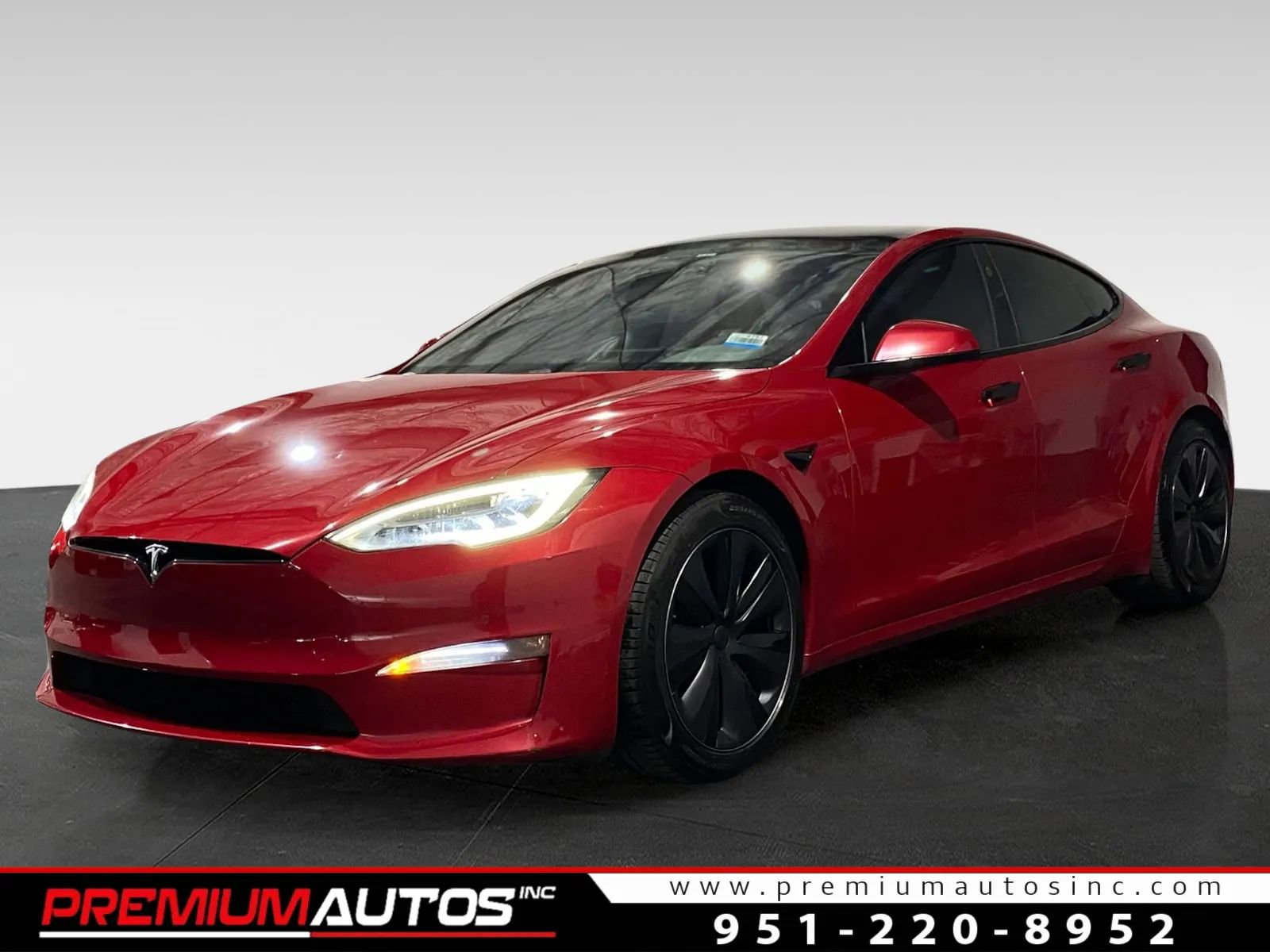 Used 2021 Tesla Model S Plaid image 1