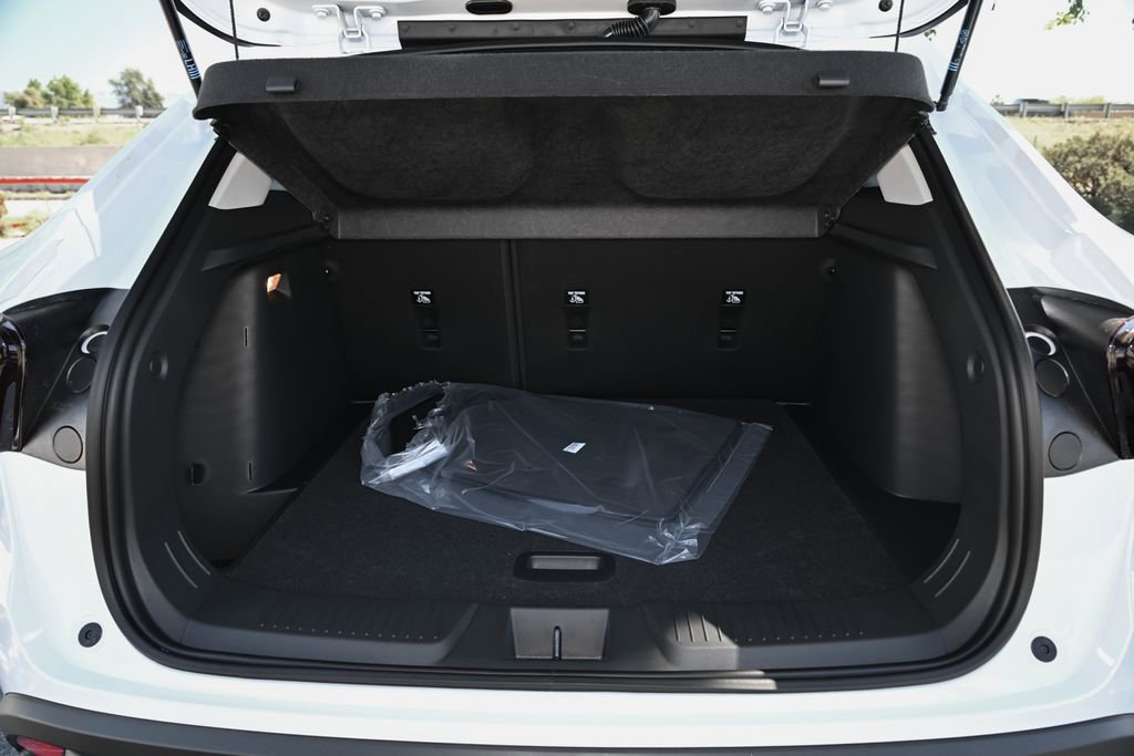 New 2026 Chevrolet Trax LT w/ LPO, Blackout Package FWD image 31