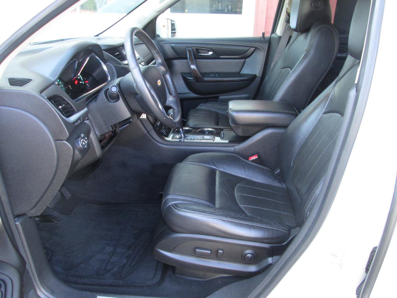 Used 2015 Chevrolet Traverse LTZ AWD/4WD image 3