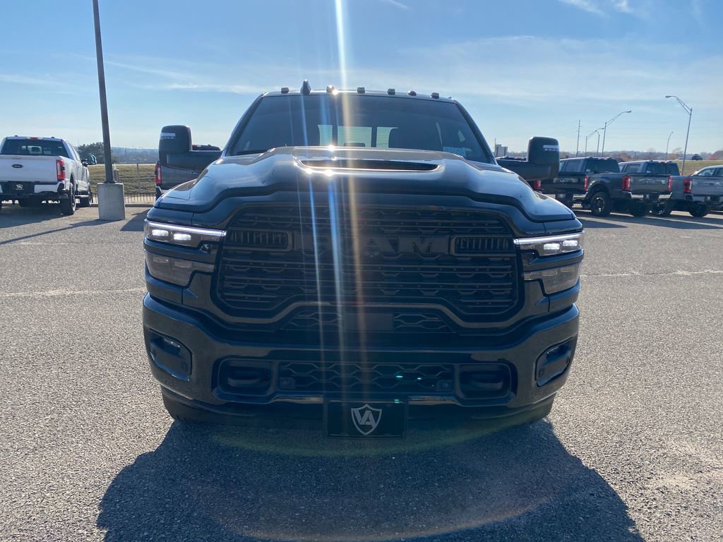 Used 2025 RAM 3500 Limited AWD/4WD image 9