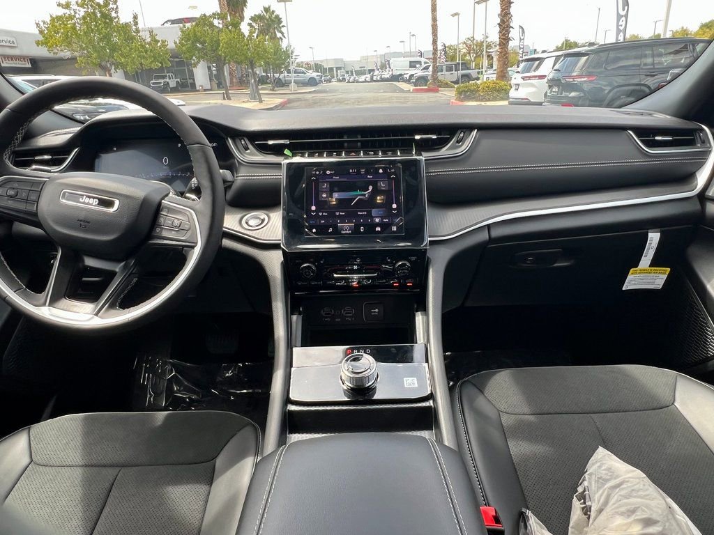 New 2025 Jeep Grand Cherokee L Altitude image 16