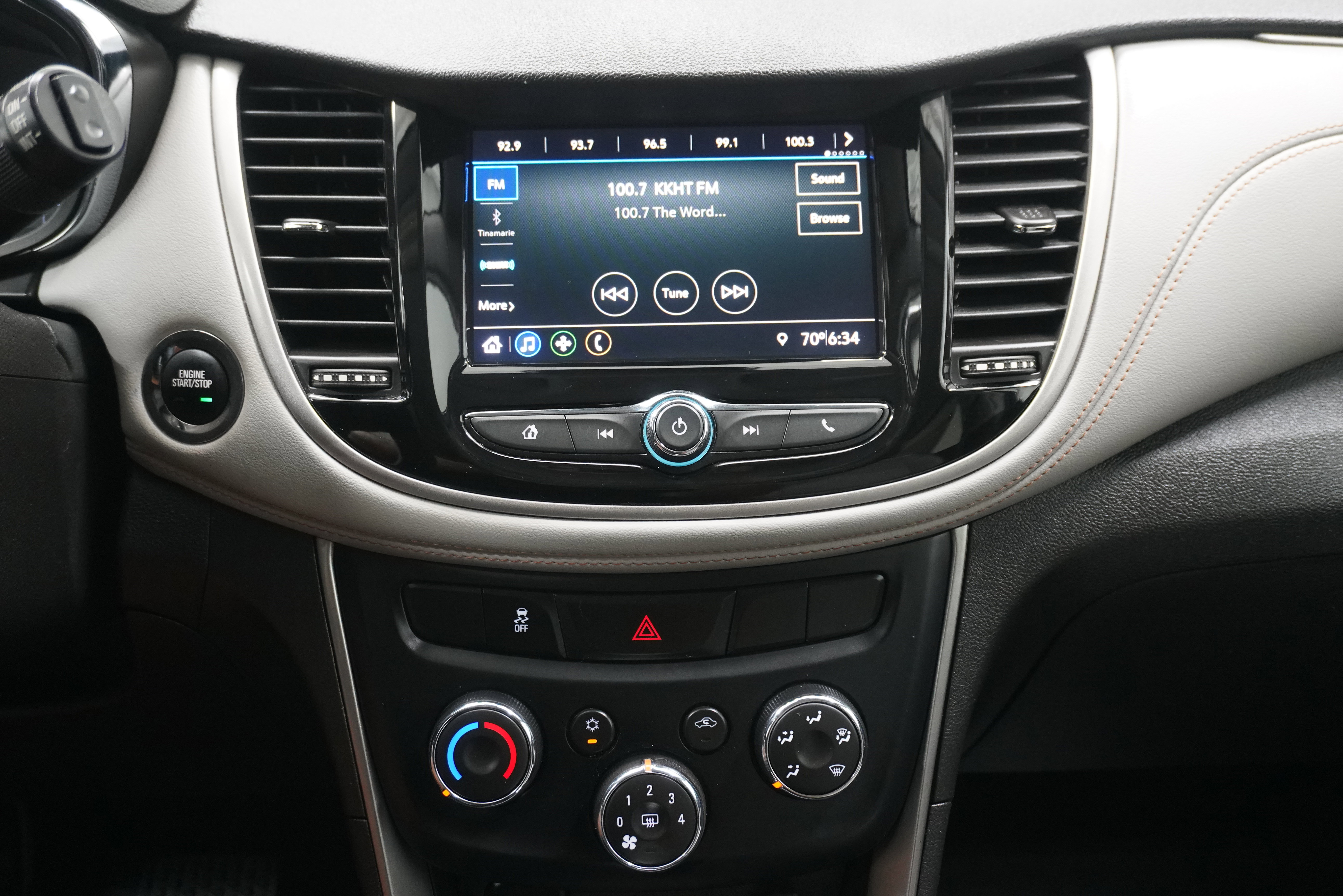 Used 2020 Chevrolet Trax LT w/ LT Convenience Package image 18