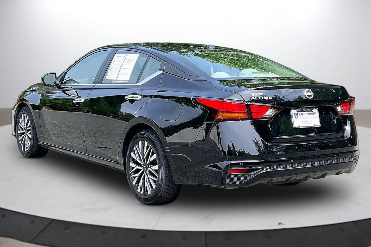 Used 2025 Nissan Altima 2.5 SV FWD image 7