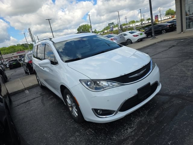 Used 2018 Chrysler Pacifica Touring-L Plus w/ Advanced Safetytec Group FWD image 4