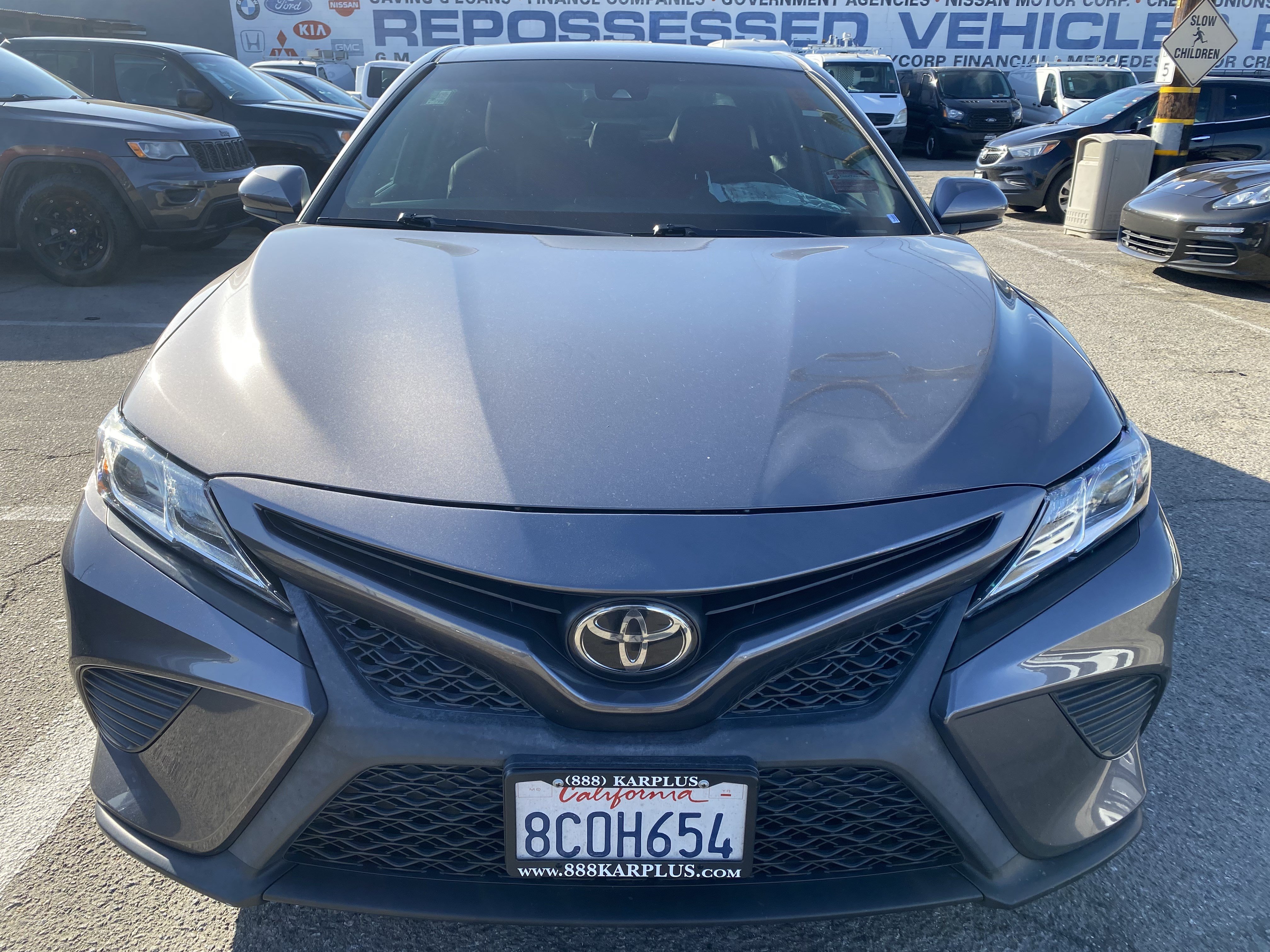 Used 2018 Toyota Camry SE FWD image 3