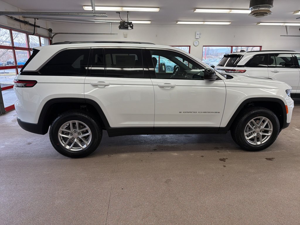 New 2025 Jeep Grand Cherokee Laredo X w/ Luxury Tech Group I AWD/4WD image 31