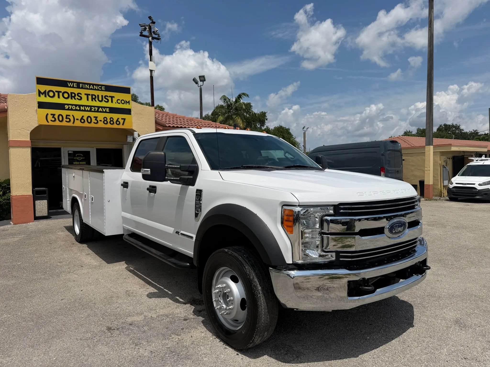 Used 2017 Ford F550 4x4 Crew Cab Super Duty image 7