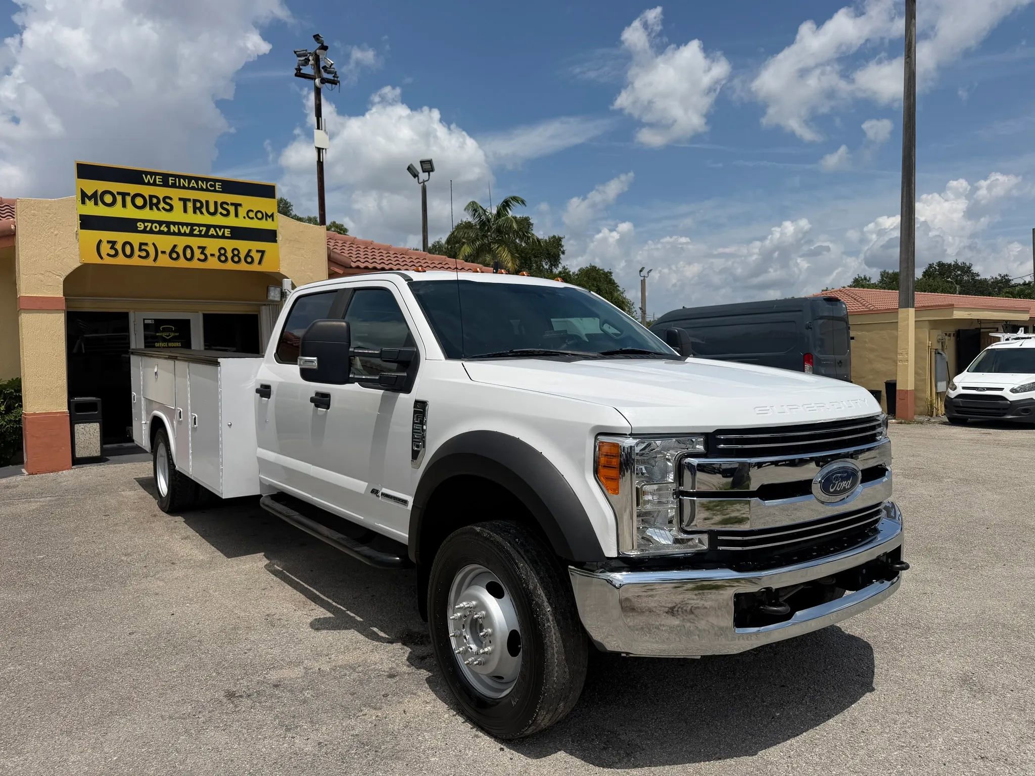 Used 2017 Ford F550 4x4 Crew Cab Super Duty image 7