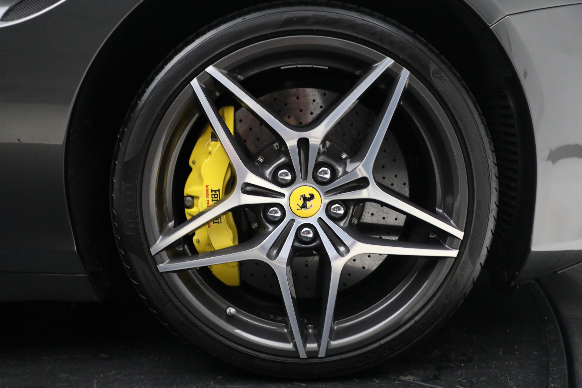 Certified 2017 Ferrari California T RWD image 31