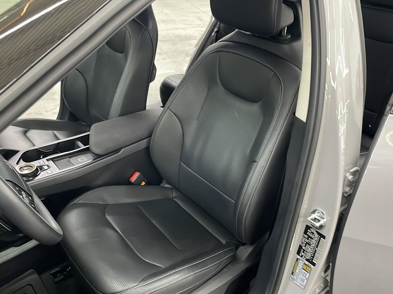 Used 2025 Kia EV6 Wind RWD image 13