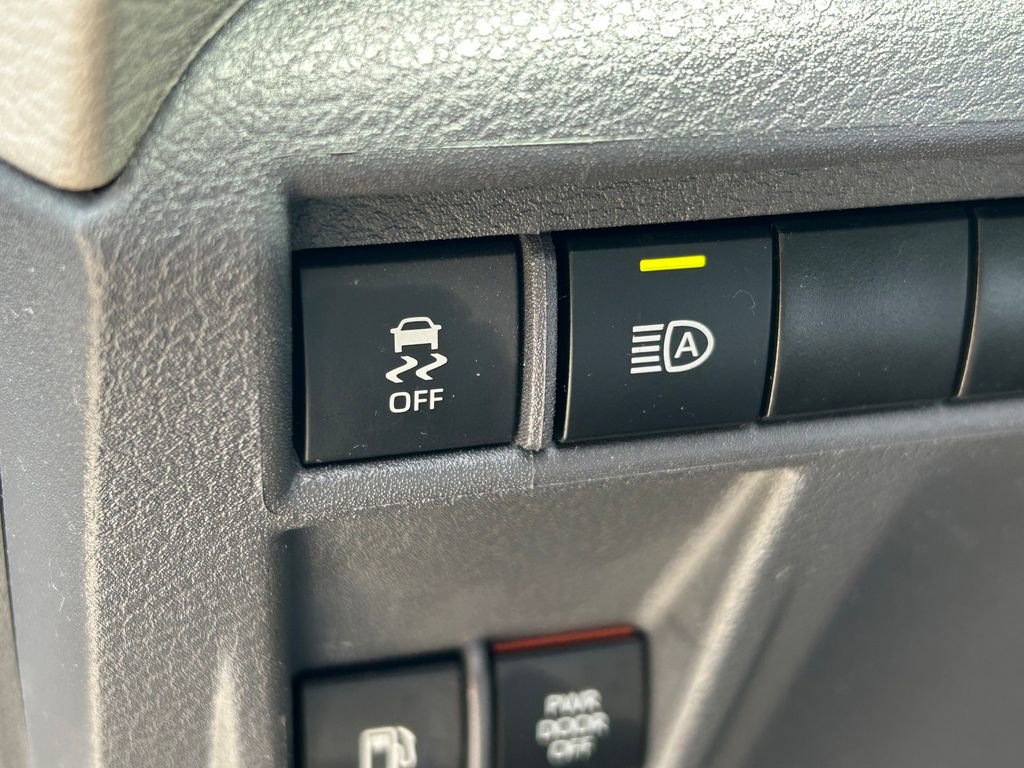 Used 2024 Toyota Sienna XLE w/ XLE Plus Package FWD image 27