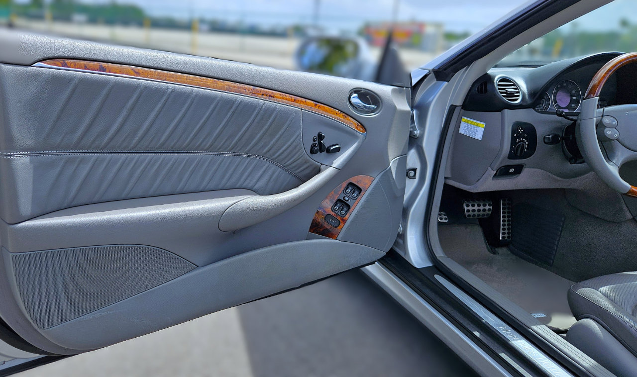 Used 2009 Mercedes-Benz CLK 350 Cabriolet w/ Appearance Pkg image 11