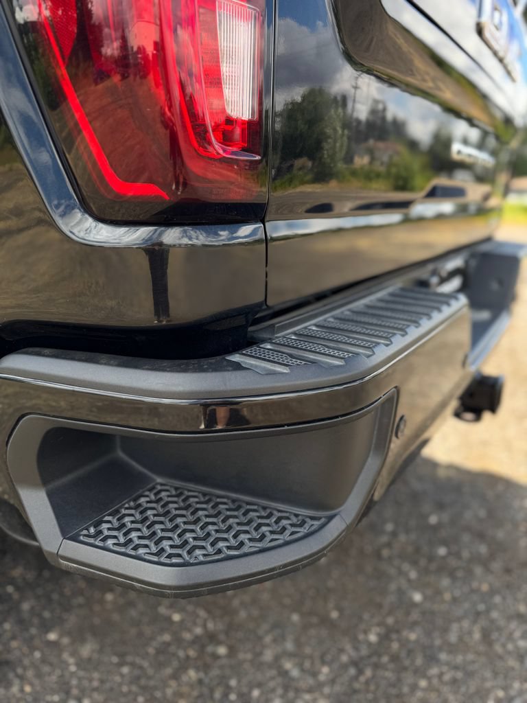 Used 2022 GMC Sierra 3500 Denali w/ Denali Black Diamond Edition AWD/4WD image 9