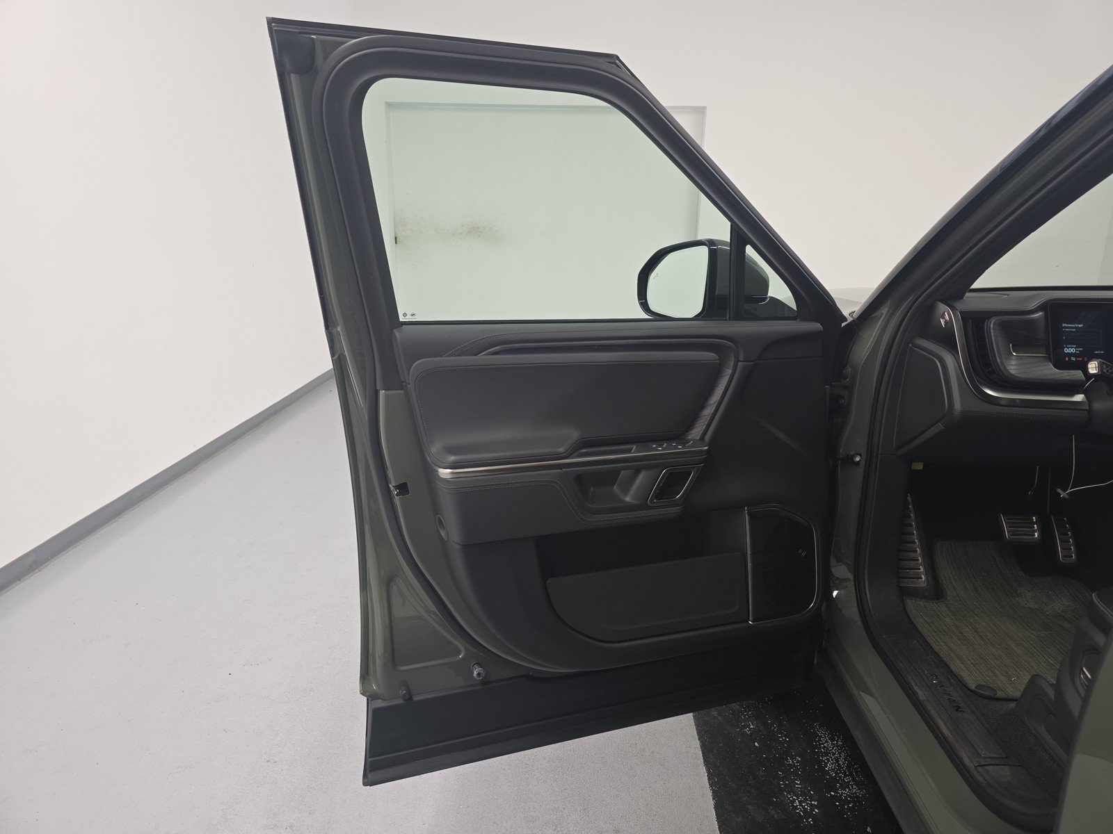 Used 2023 Rivian R1S Launch Edition AWD/4WD image 16