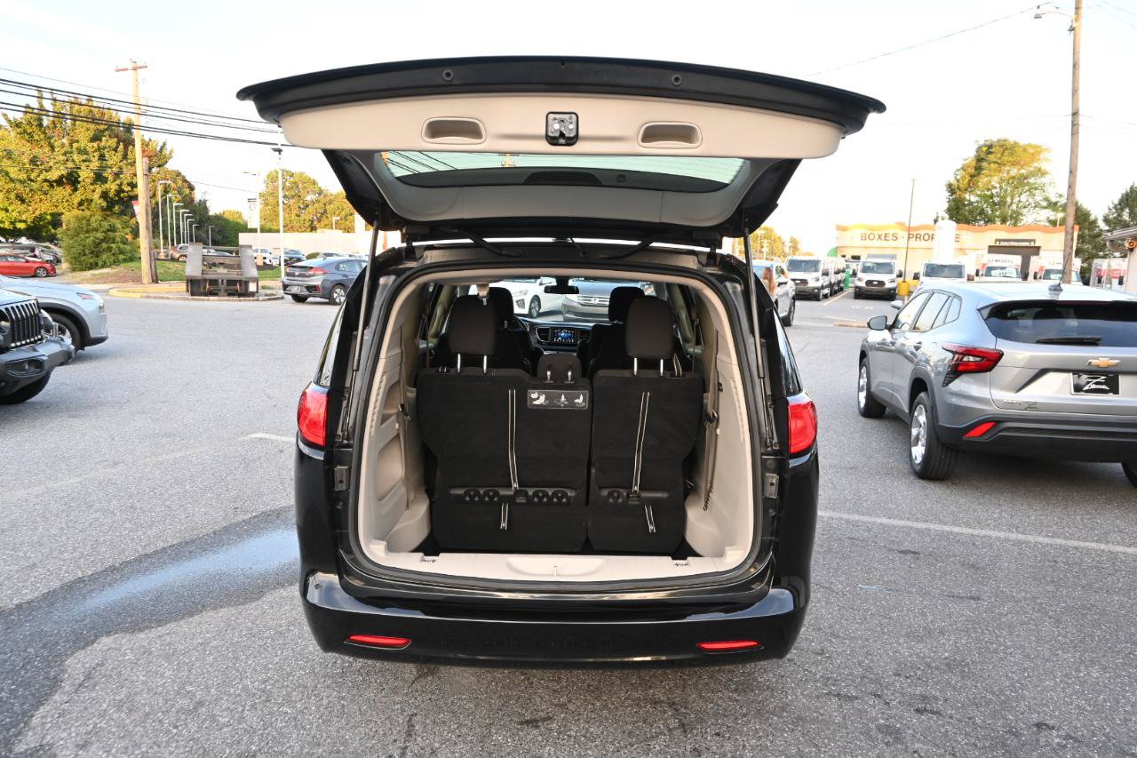 Used 2021 Chrysler Voyager LX FWD image 25
