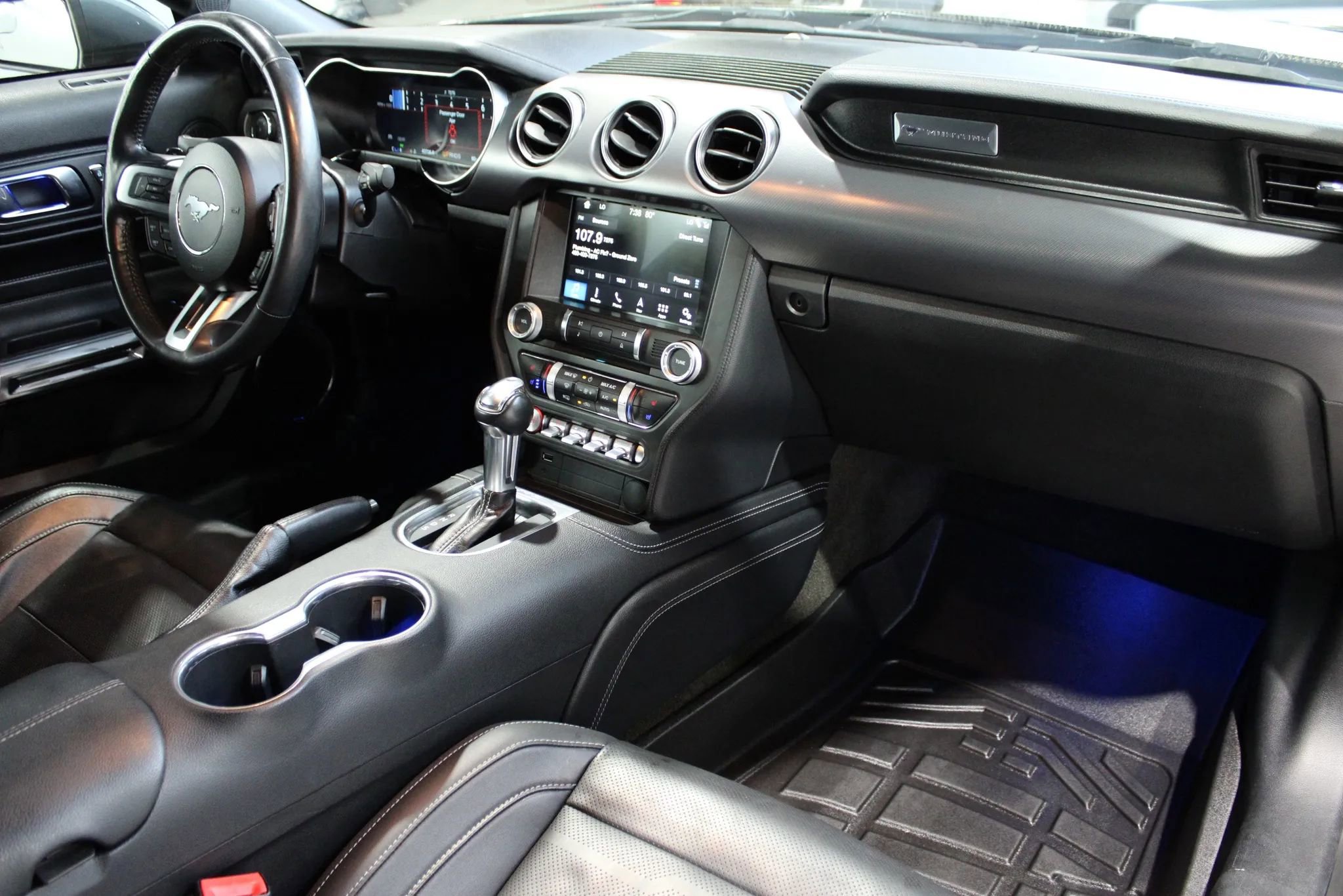 Used 2018 Ford Mustang GT Premium w/ Equipment Group 401A RWD image 16