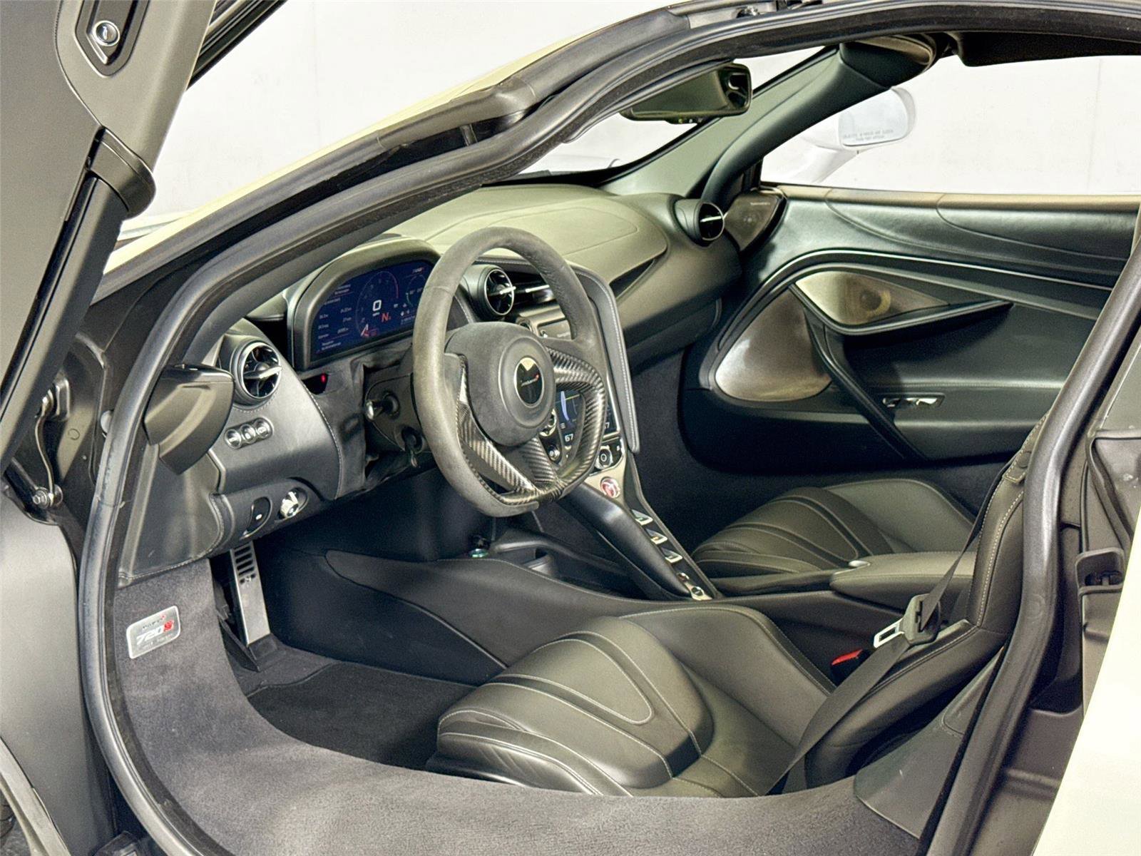 Used 2018 McLaren 720S image 12