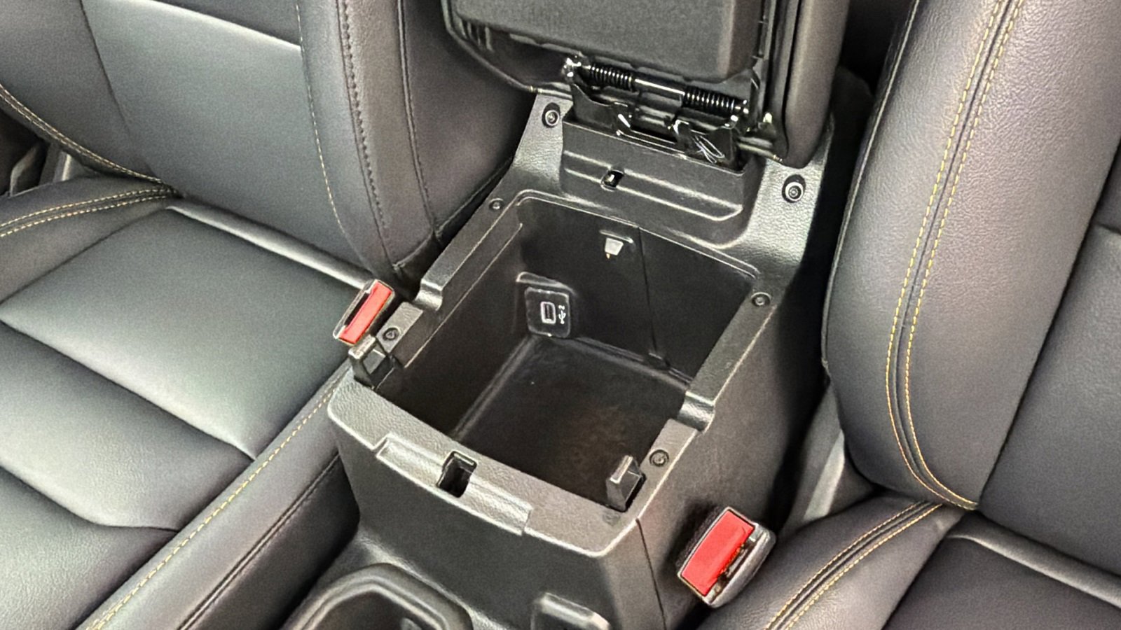 Used 2024 Jeep Wrangler Unlimited Sahara w/ Technology Group image 27