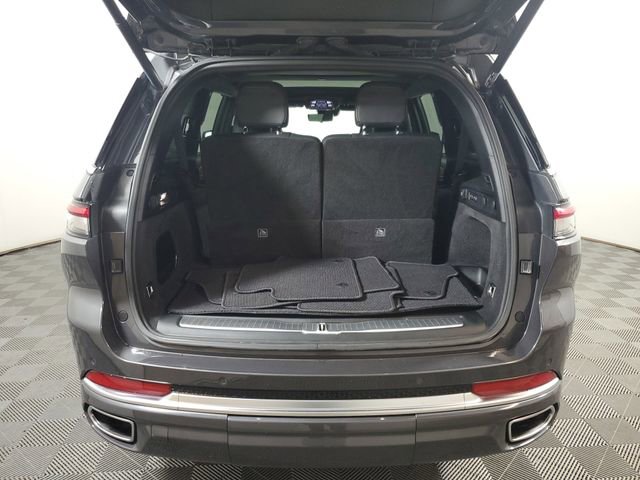 Used 2023 Jeep Grand Cherokee L Summit AWD/4WD image 9