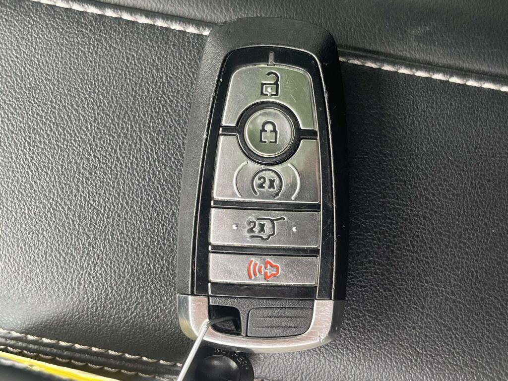 Certified 2025 Ford Expedition Platinum AWD/4WD image 4
