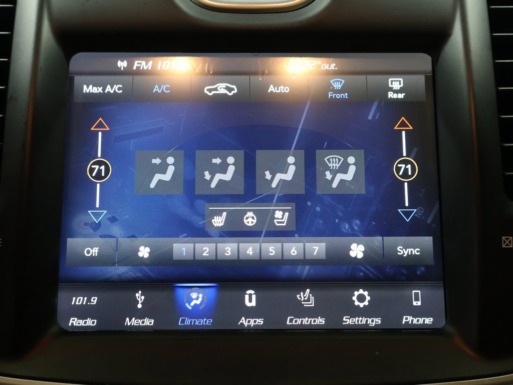 Used 2018 Chrysler 300 Limited image 27