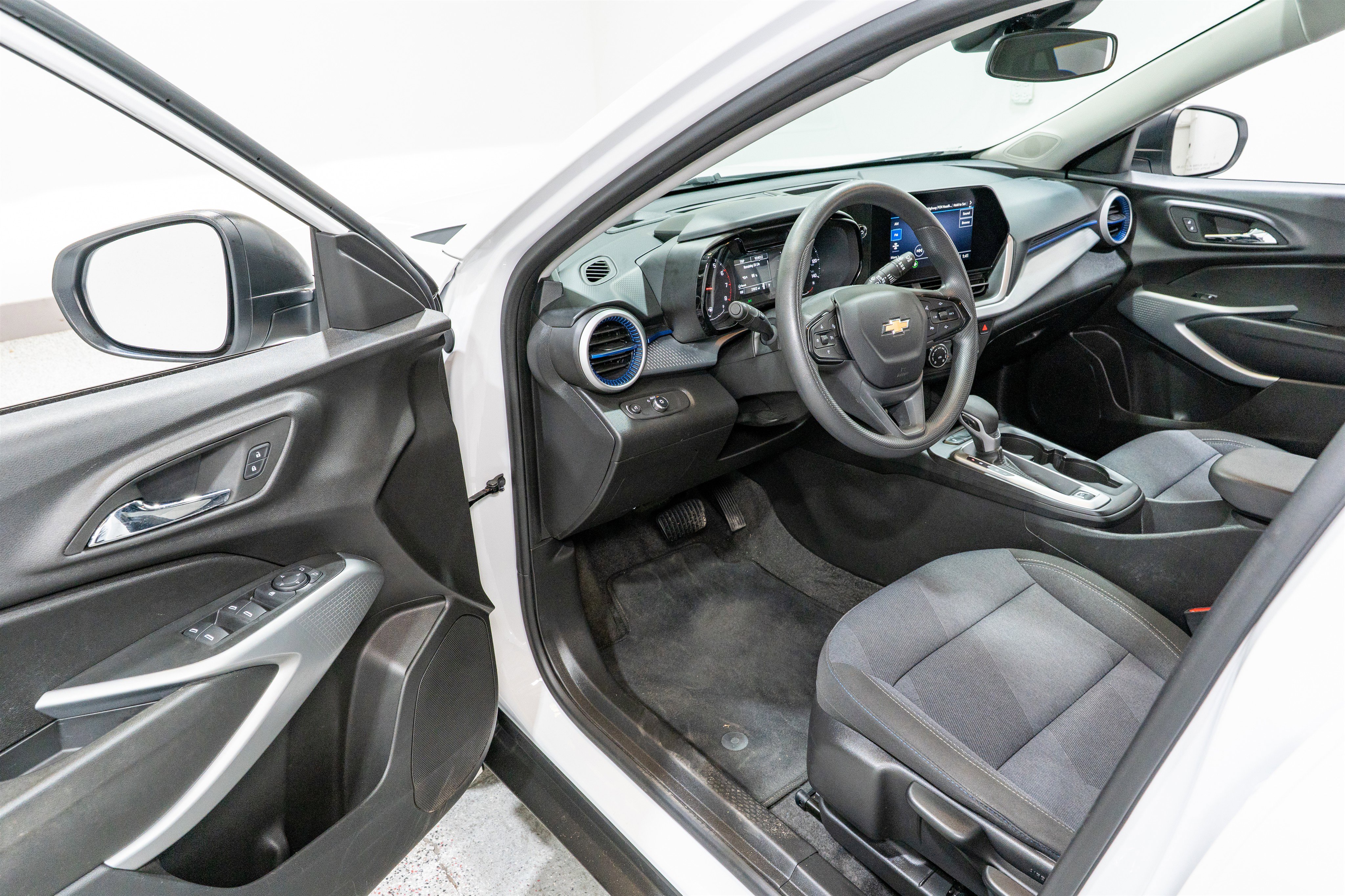 Used 2024 Chevrolet Trax LS image 12