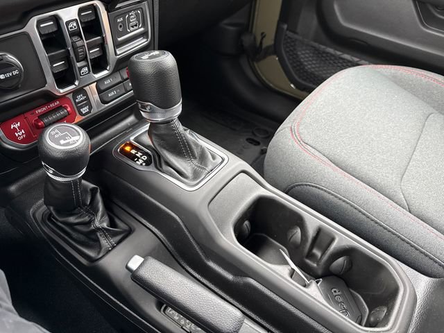 Used 2025 Jeep Wrangler Unlimited Rubicon w/ Technology Group image 26