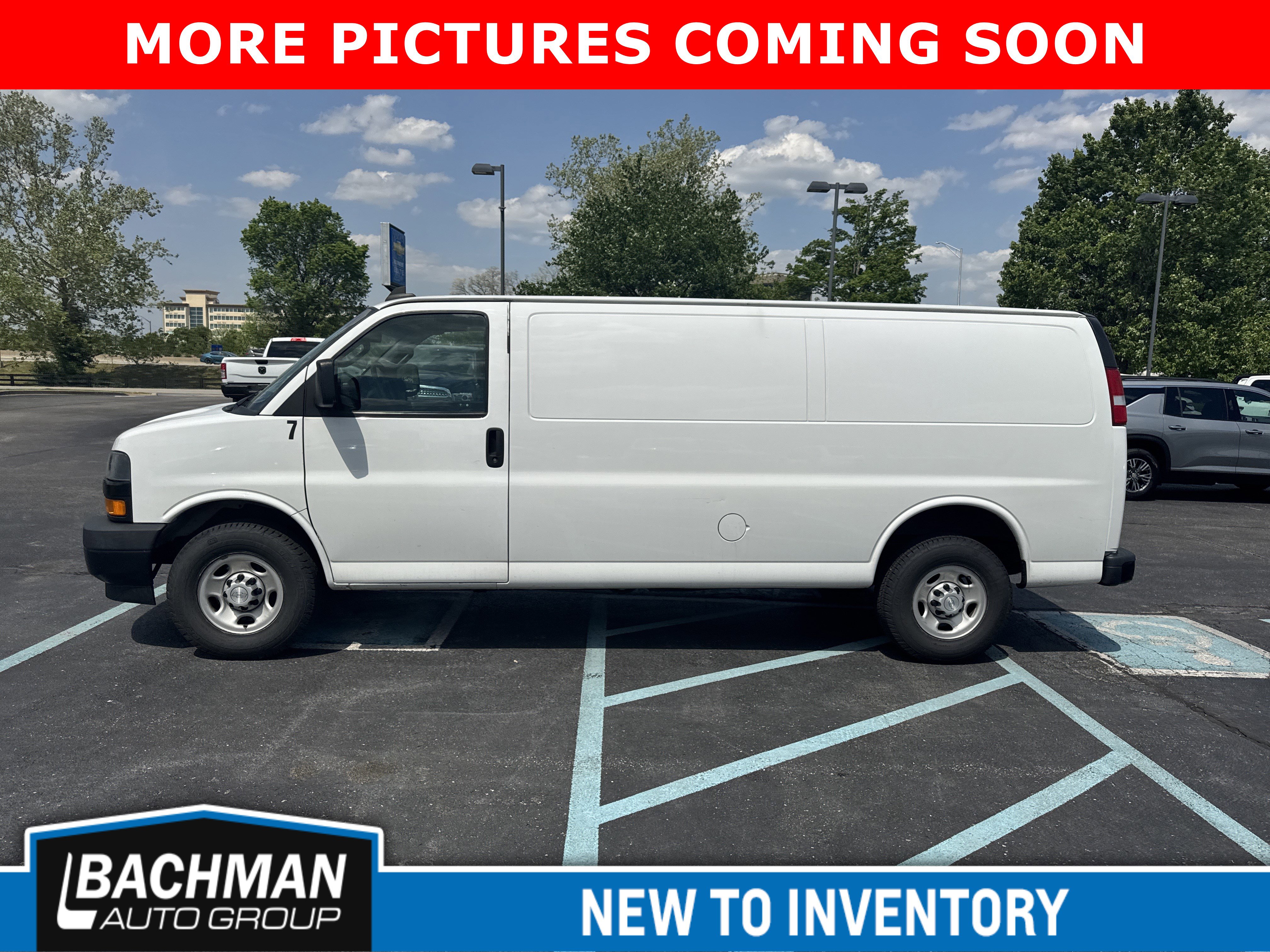 Used 2018 Chevrolet Express 3500 Extended w/ Driver Convenience Package RWD image 11