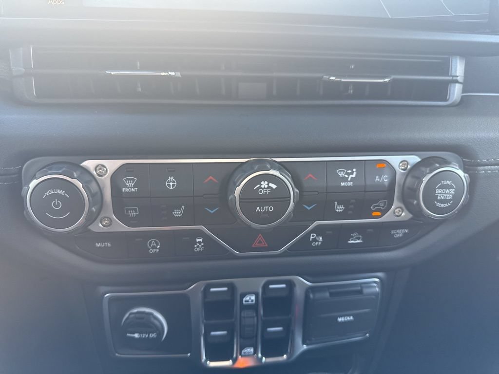New 2025 Jeep Wrangler Unlimited Sahara AWD/4WD image 23