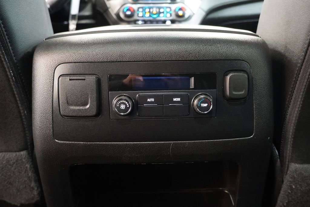 Used 2020 Chevrolet Suburban LT image 31