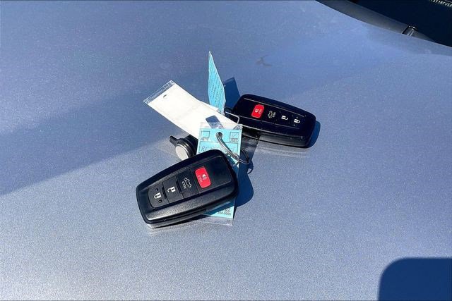 Used 2024 Toyota RAV4 Limited image 12