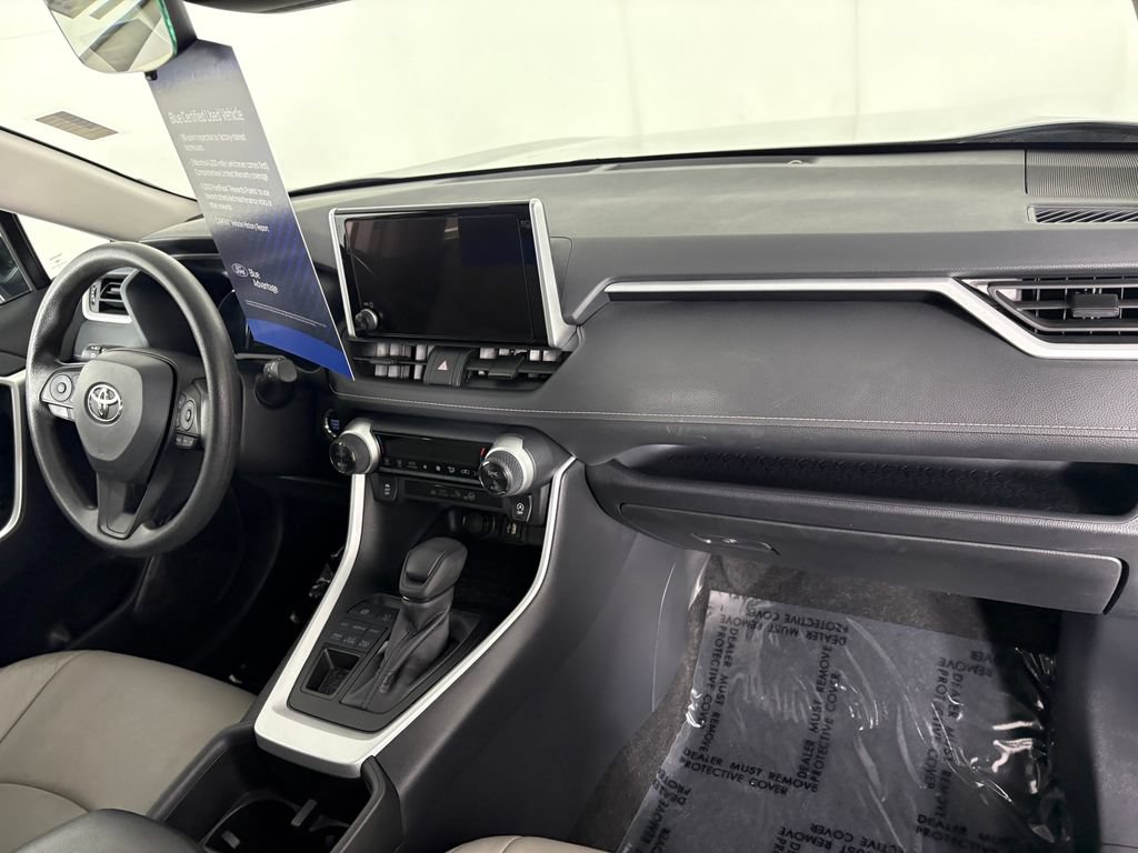Used 2025 Toyota RAV4 XLE AWD/4WD image 35