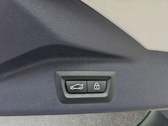 Used 2021 BMW X7 M50i w/ Dynamic Handling Package image 16