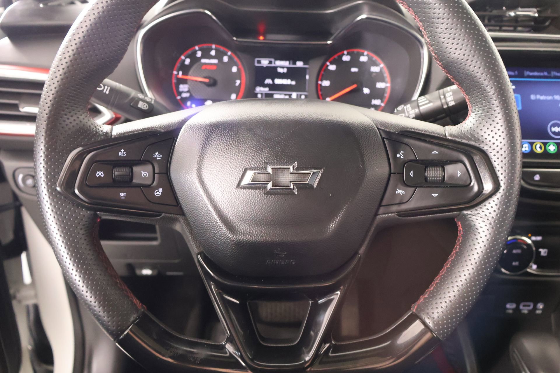 Used 2023 Chevrolet TrailBlazer RS w/ Sun and Liftgate Package FWD image 3