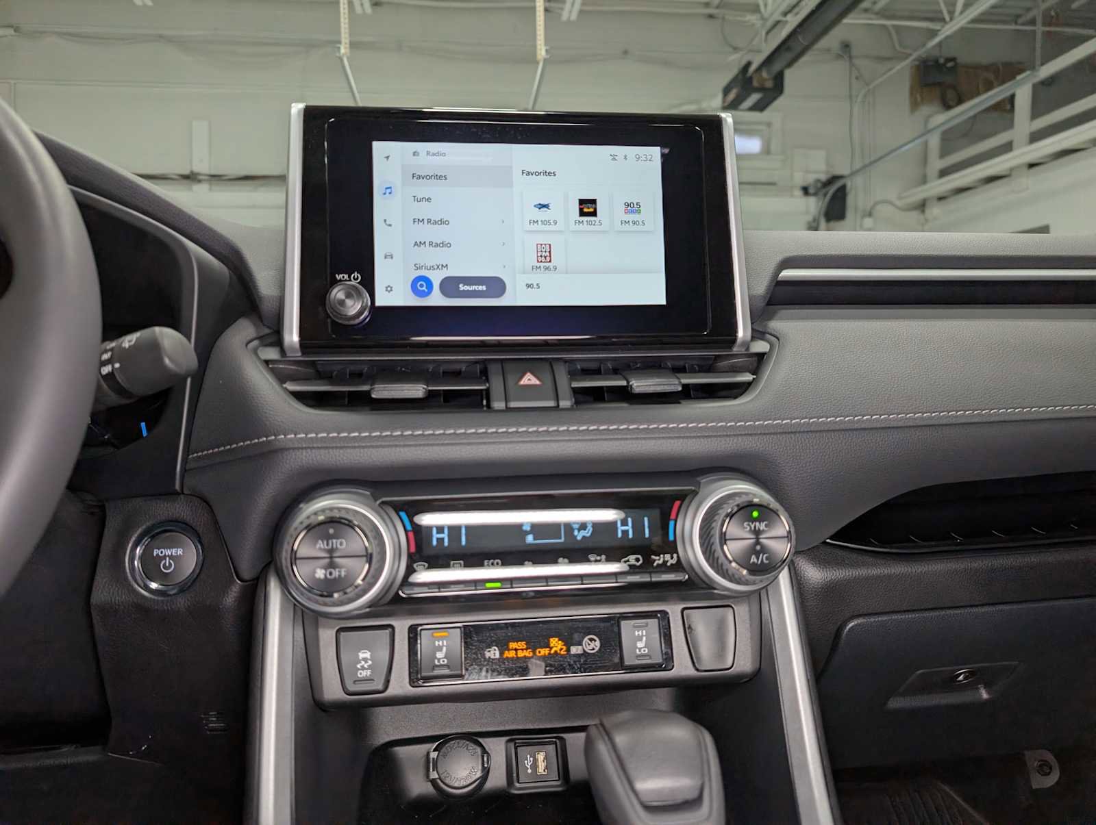 Used 2025 Toyota RAV4 XLE image 33