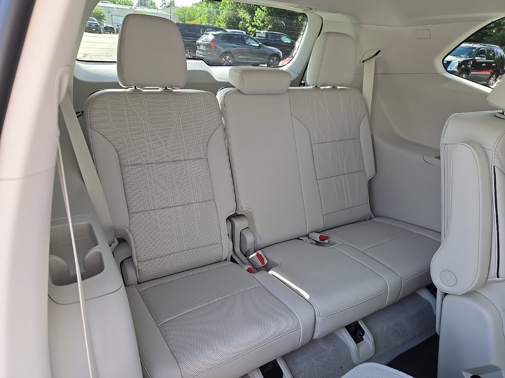 New 2026 Buick Enclave Avenir w/ Super Cruise Package AWD/4WD image 16