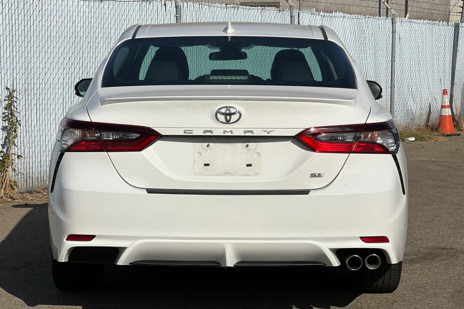Used 2021 Toyota Camry SE FWD image 4