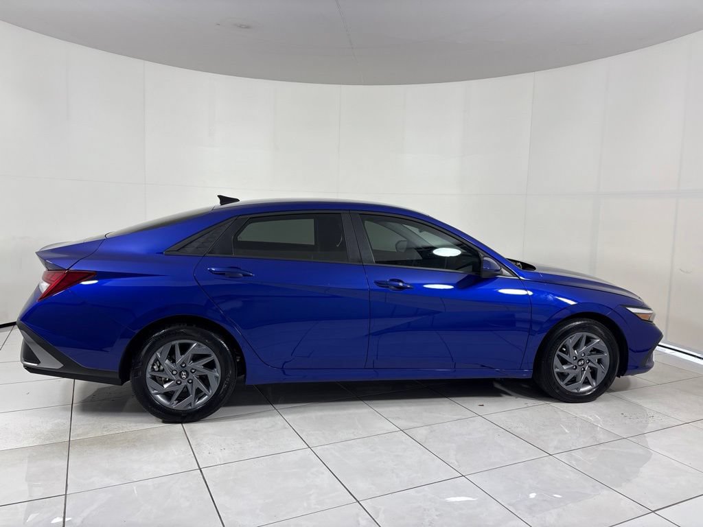 New 2025 Hyundai Elantra Hybrid FWD image 6