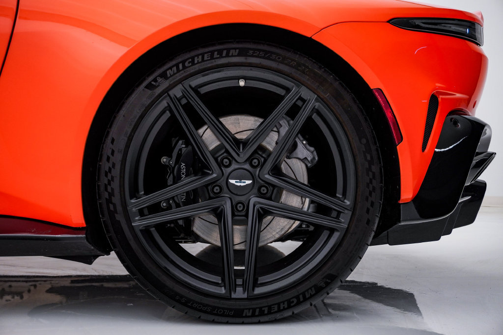 Used 2025 Aston Martin V8 Vantage Coupe RWD image 15
