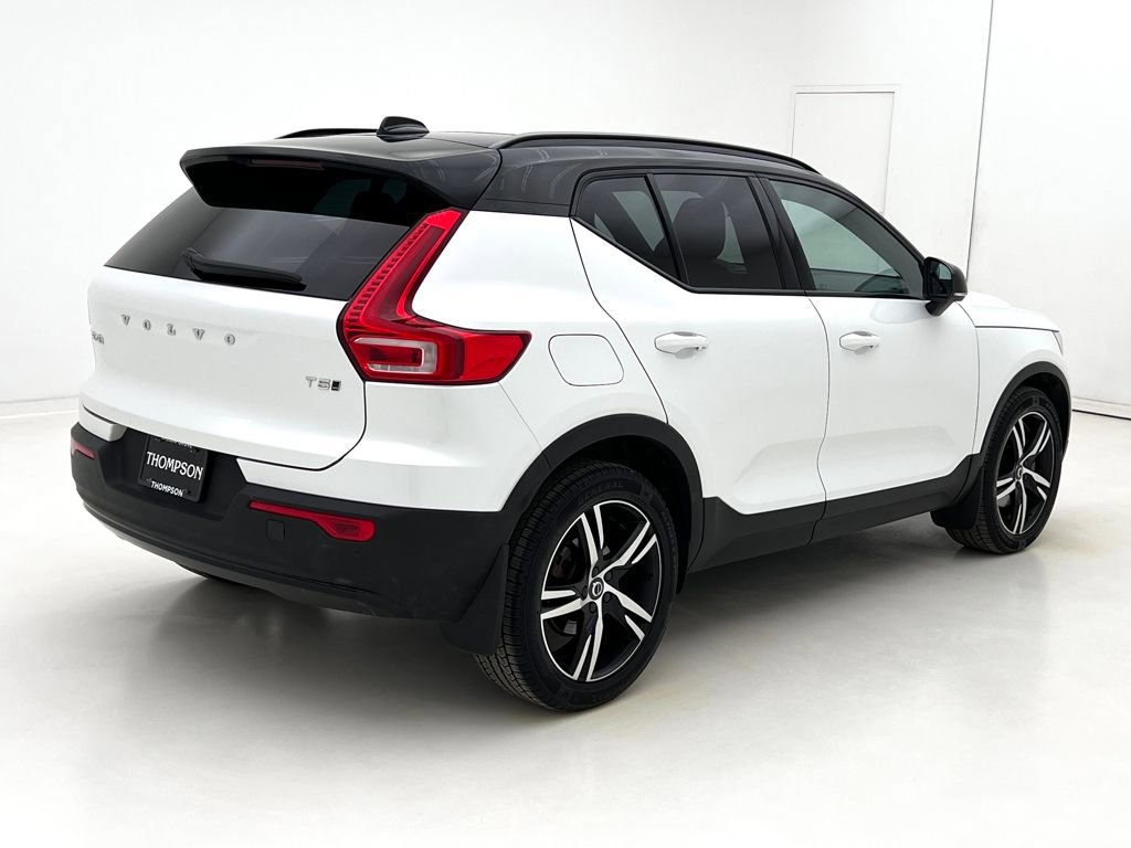 Used 2021 Volvo XC40 T5 R-Design image 11