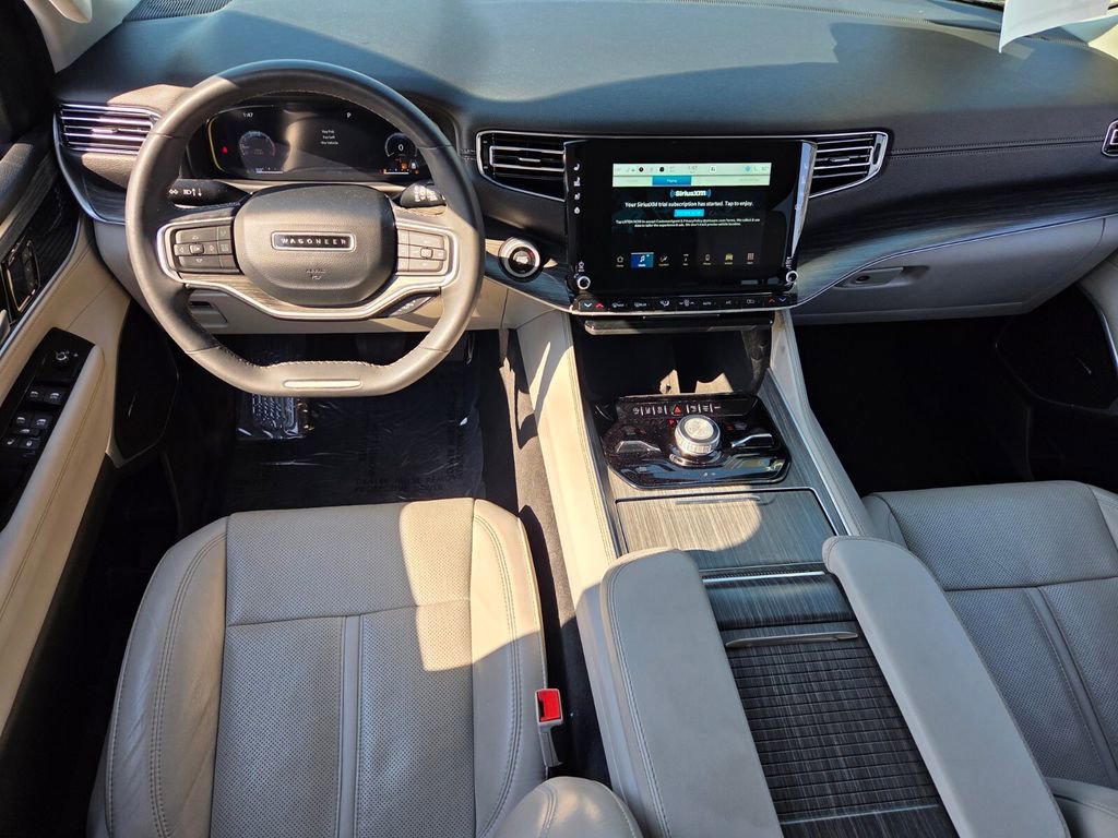 Used 2023 Jeep Wagoneer L Series III w/ Preferred Equipment Group image 8