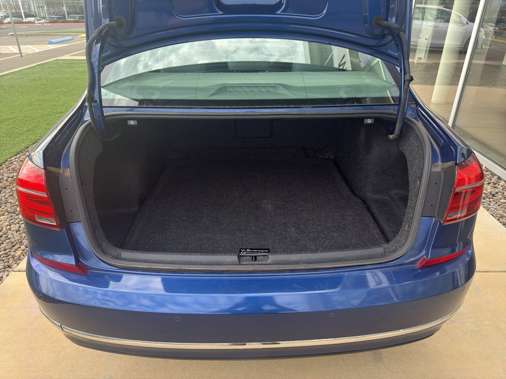 Used 2016 Volkswagen Passat 1.8T SEL Premium image 18