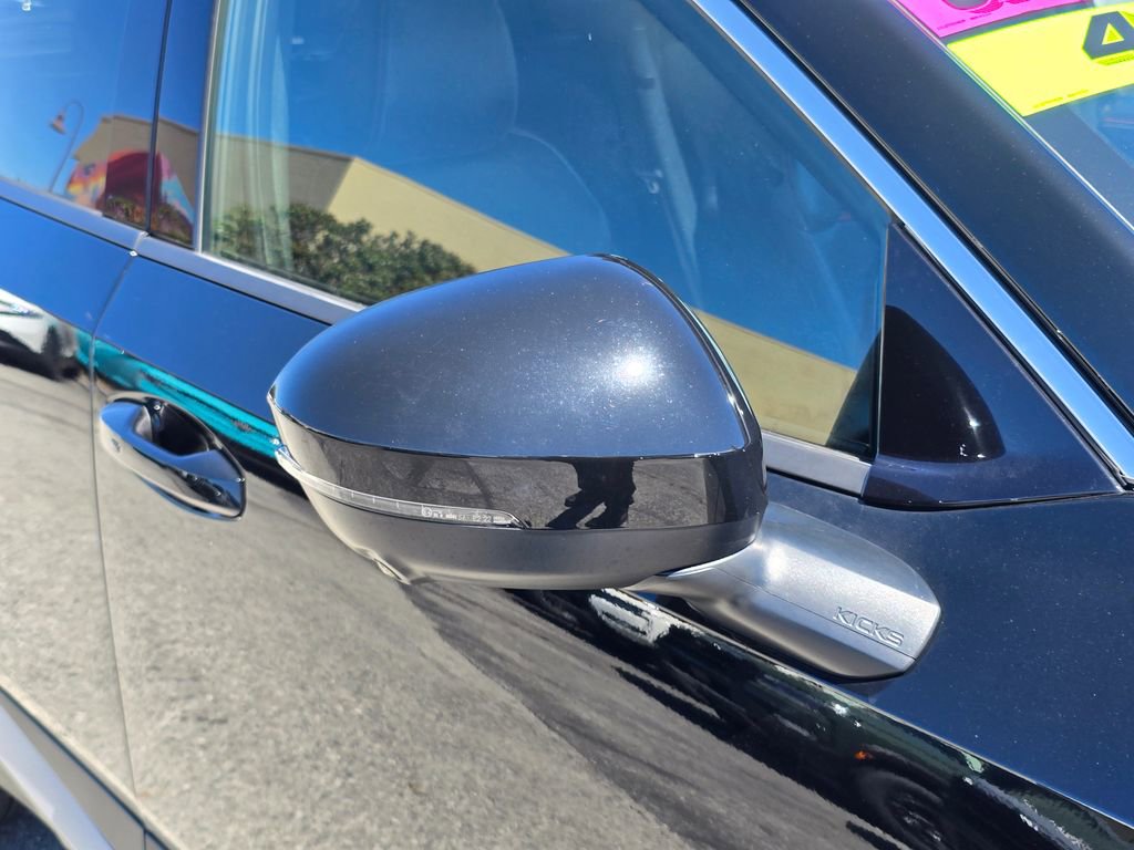 Used 2025 Nissan Kicks SR image 10