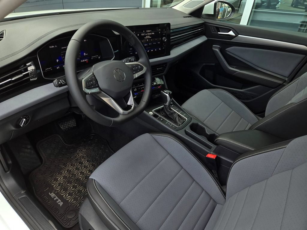 Used 2025 Volkswagen Jetta SE FWD image 10