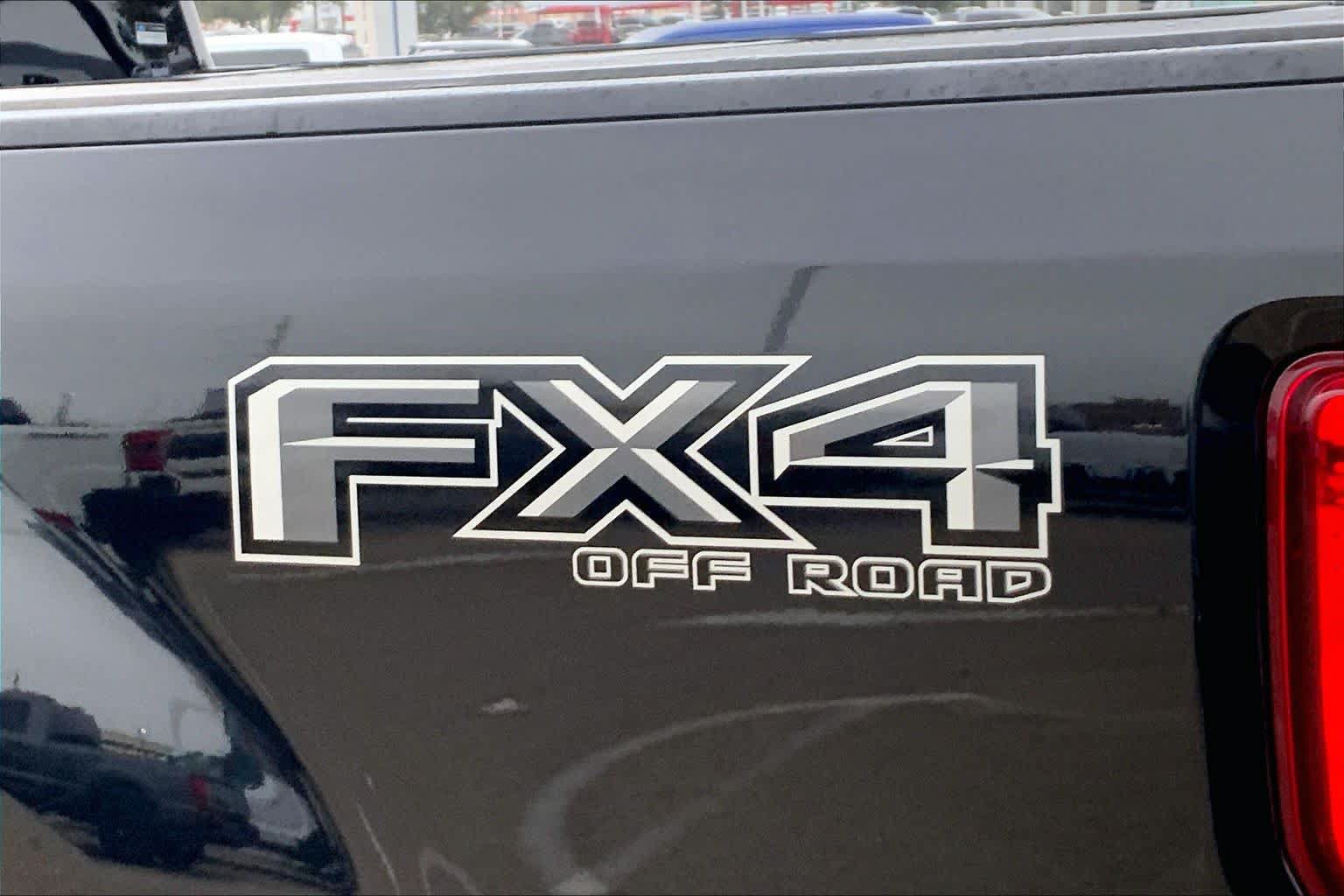 Used 2022 Ford F250 Lariat w/ Black Appearance Package AWD/4WD image 9