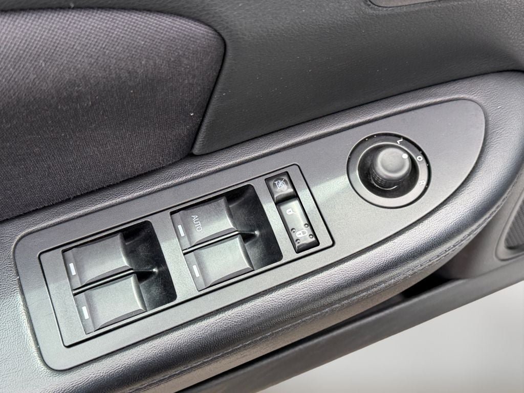 Used 2014 Chrysler 200 Touring FWD image 21