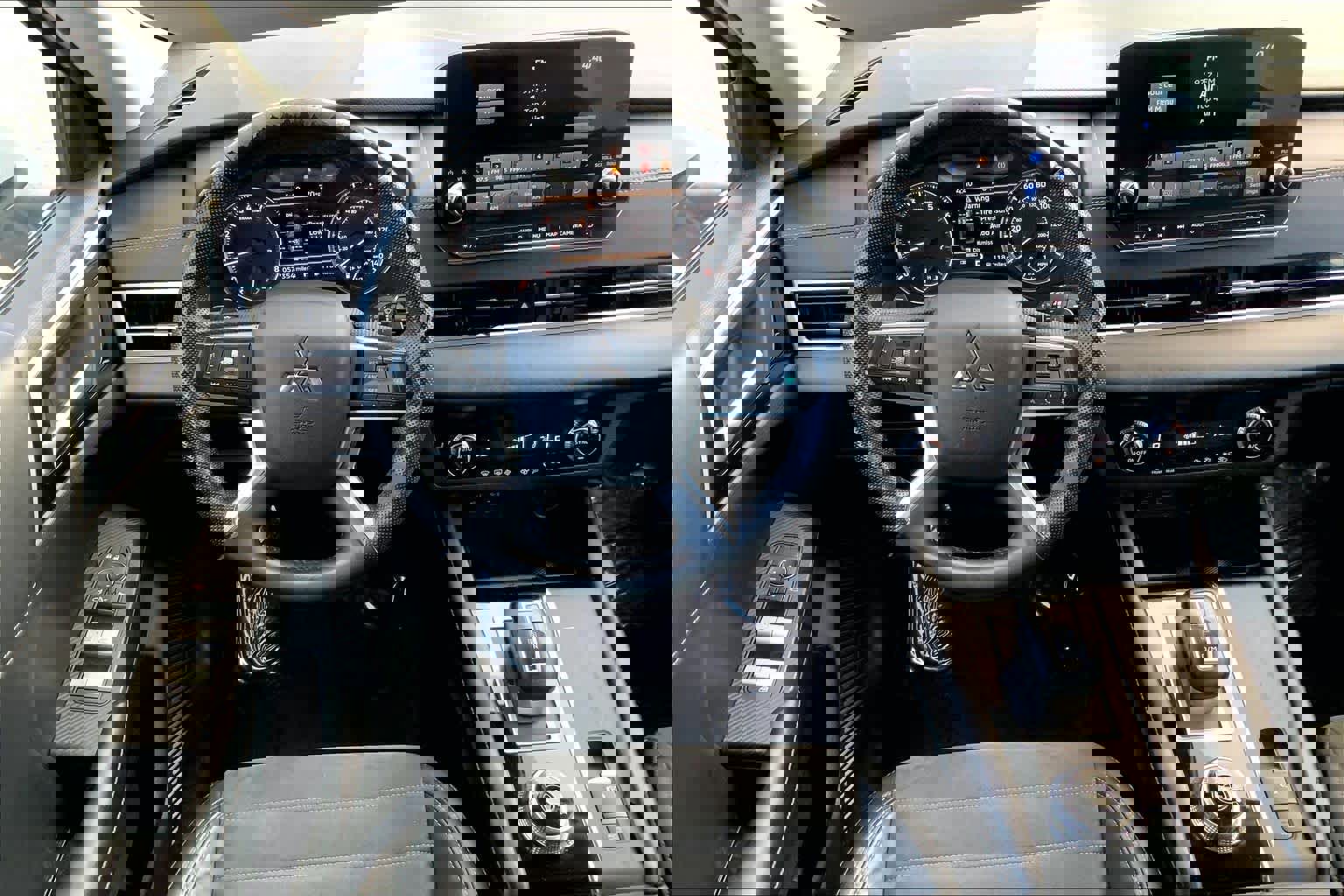 Used 2023 Mitsubishi Outlander SE image 5