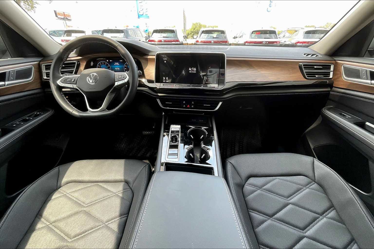 New 2026 Volkswagen Atlas SE image 5