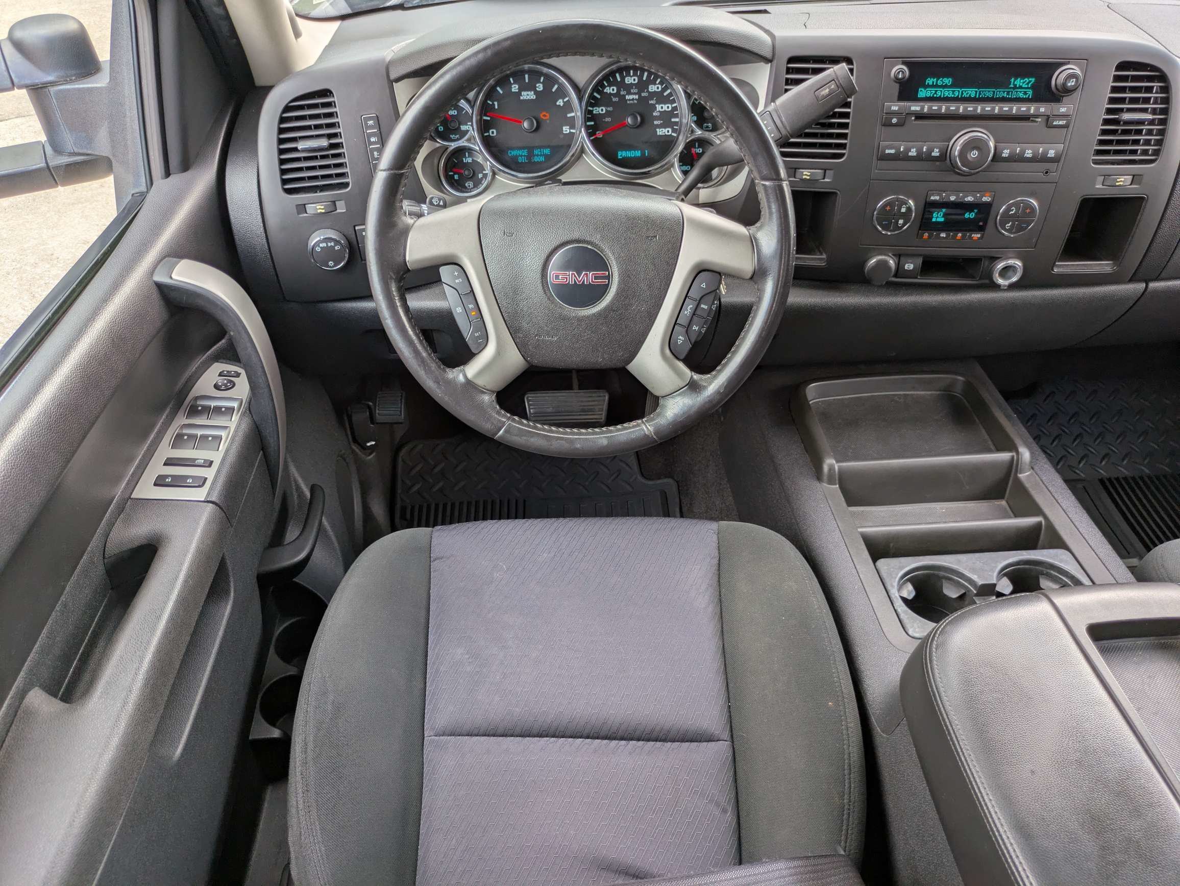 Used 2011 GMC Sierra 3500 SLE w/ SLE Preferred Package RWD image 3